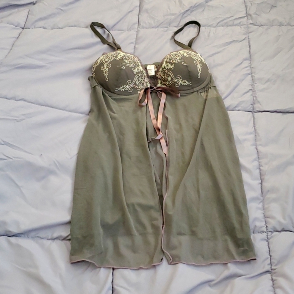 Inner secrets lingerie, gray with white and purple stitching, S, NWT
